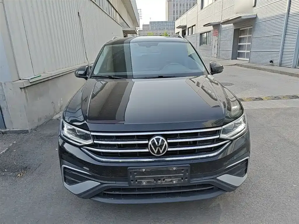 Volkswagen Tiguan L — фото 6