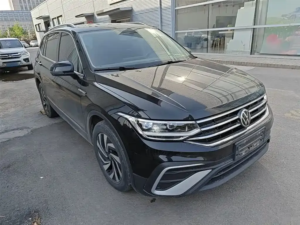 Volkswagen Tiguan L — фото 7