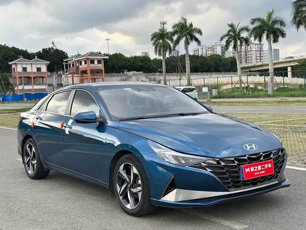 Hyundai Elantra — фото 5