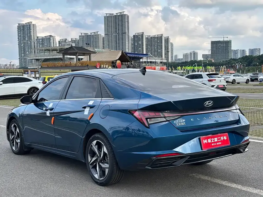 Hyundai Elantra — фото 3