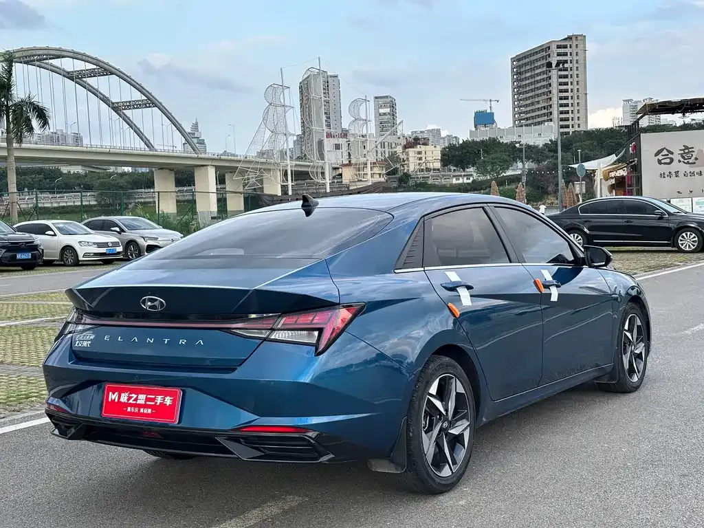 Hyundai Elantra — фото 2