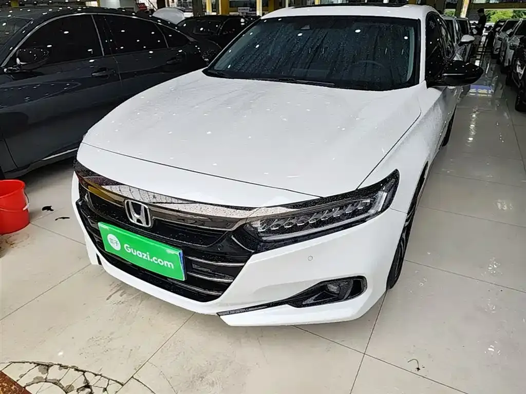 Honda Accord — фото 1