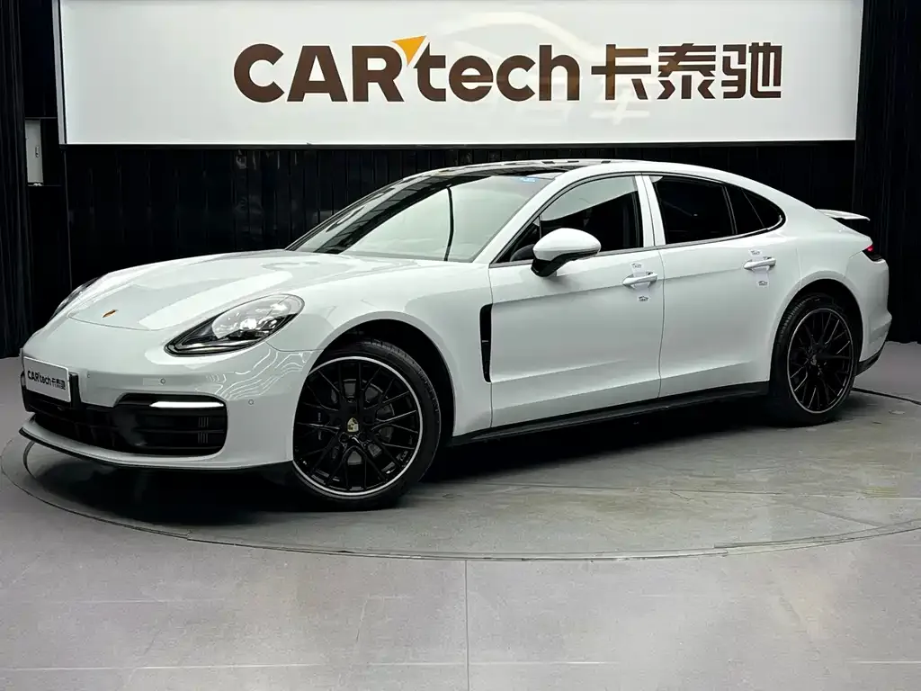 Porsche Panamera — фото 1