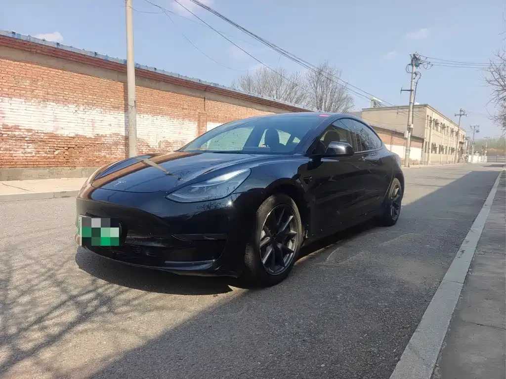 Tesla Model 3 — фото 1
