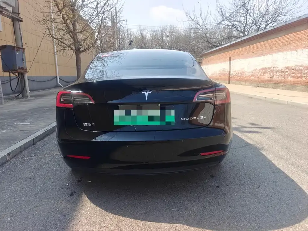 Tesla Model 3 — фото 10