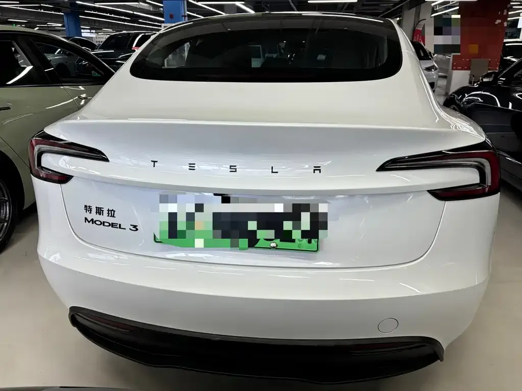 Tesla Model 3 — фото 10