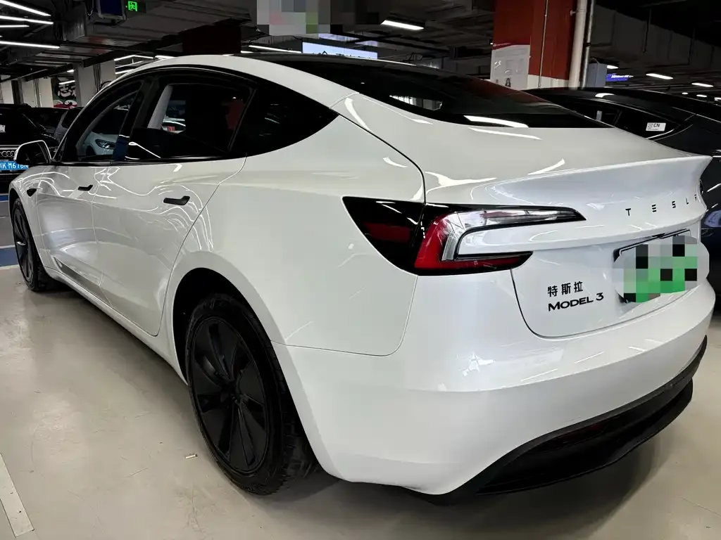 Tesla Model 3 — фото 4