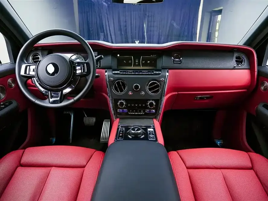 Rolls-Royce Cullinan — фото 10