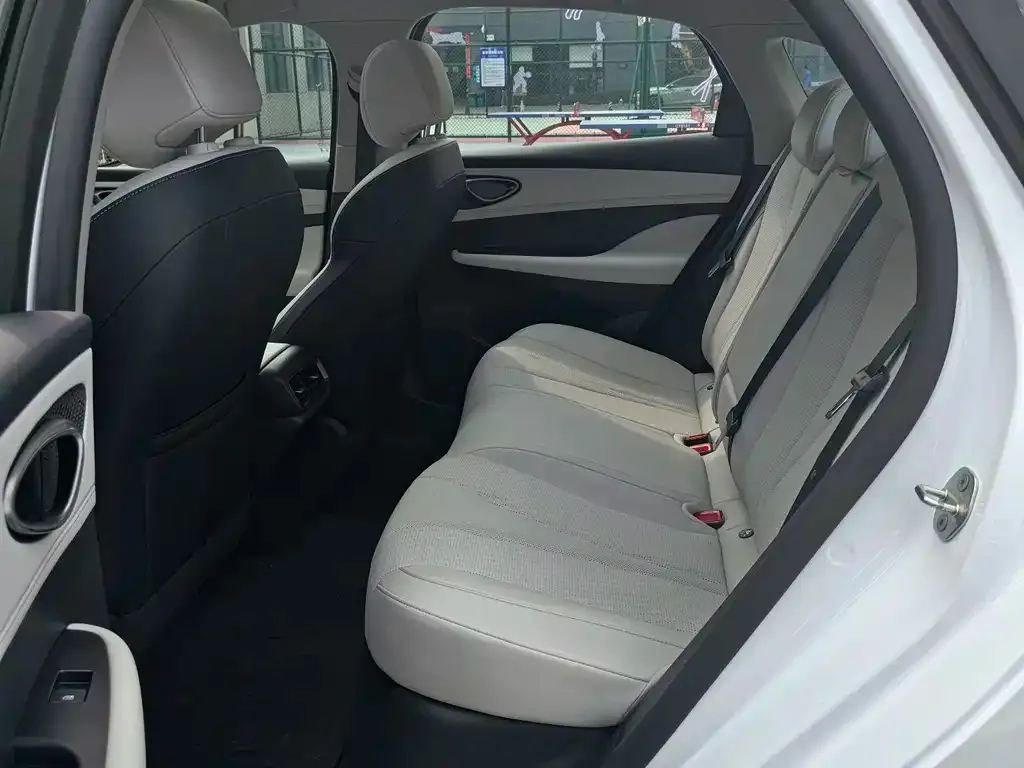 BYD Seal 05 DM-i — фото 10