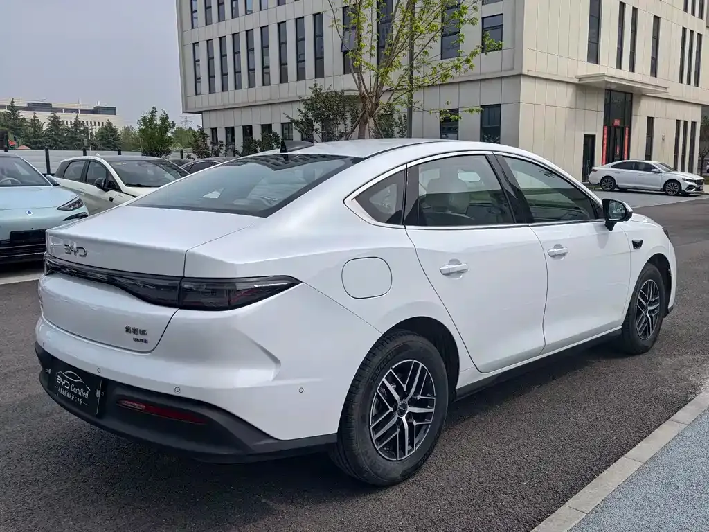 BYD Seal 05 DM-i — фото 7