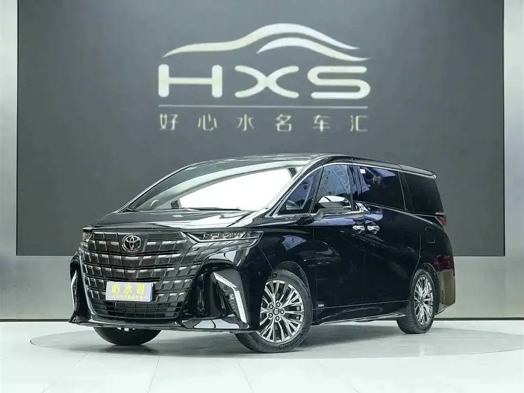 Toyota Alphard — фото 1