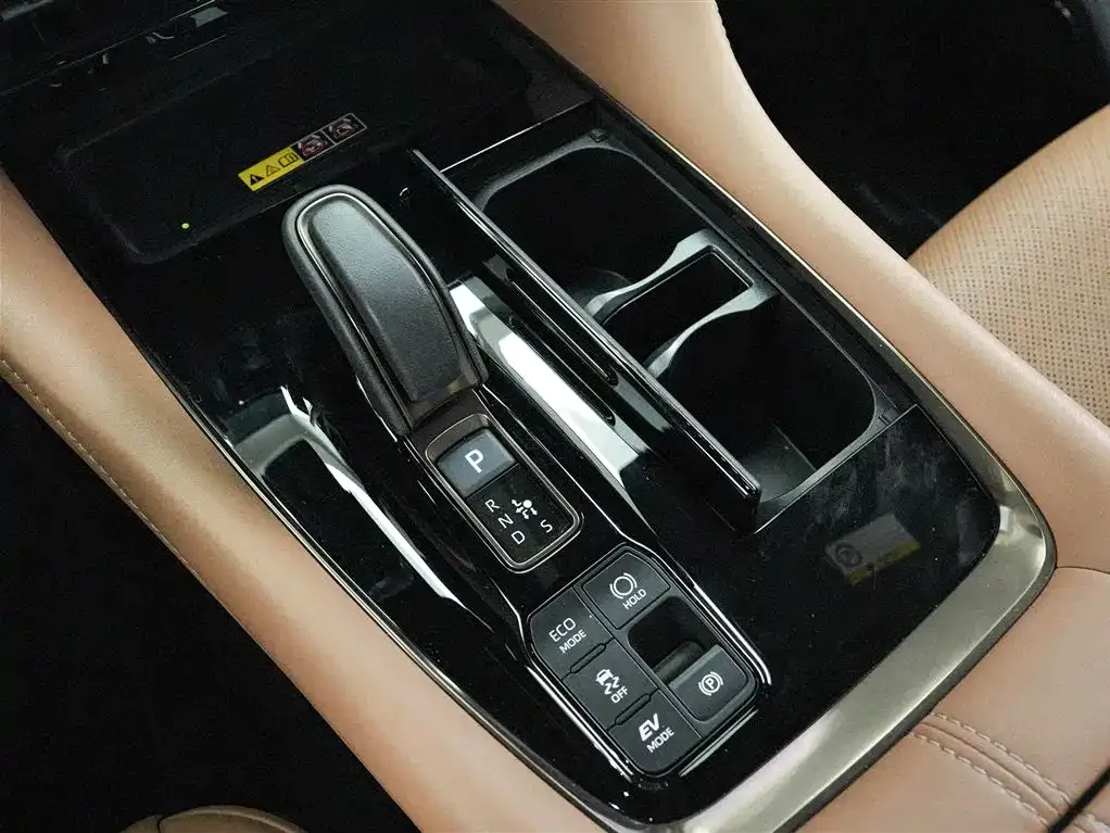Toyota Alphard — фото 10