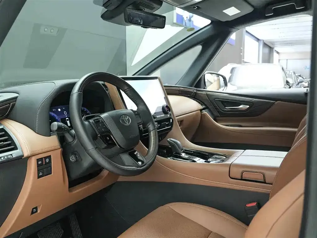 Toyota Alphard — фото 3