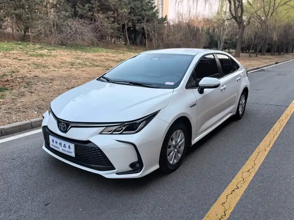 Toyota Corolla — фото 1