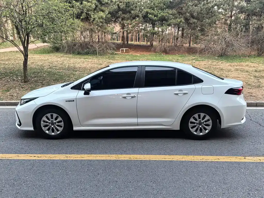 Toyota Corolla — фото 10