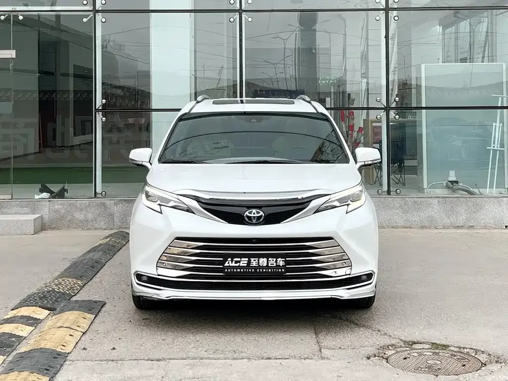 Toyota Sienna — фото 4