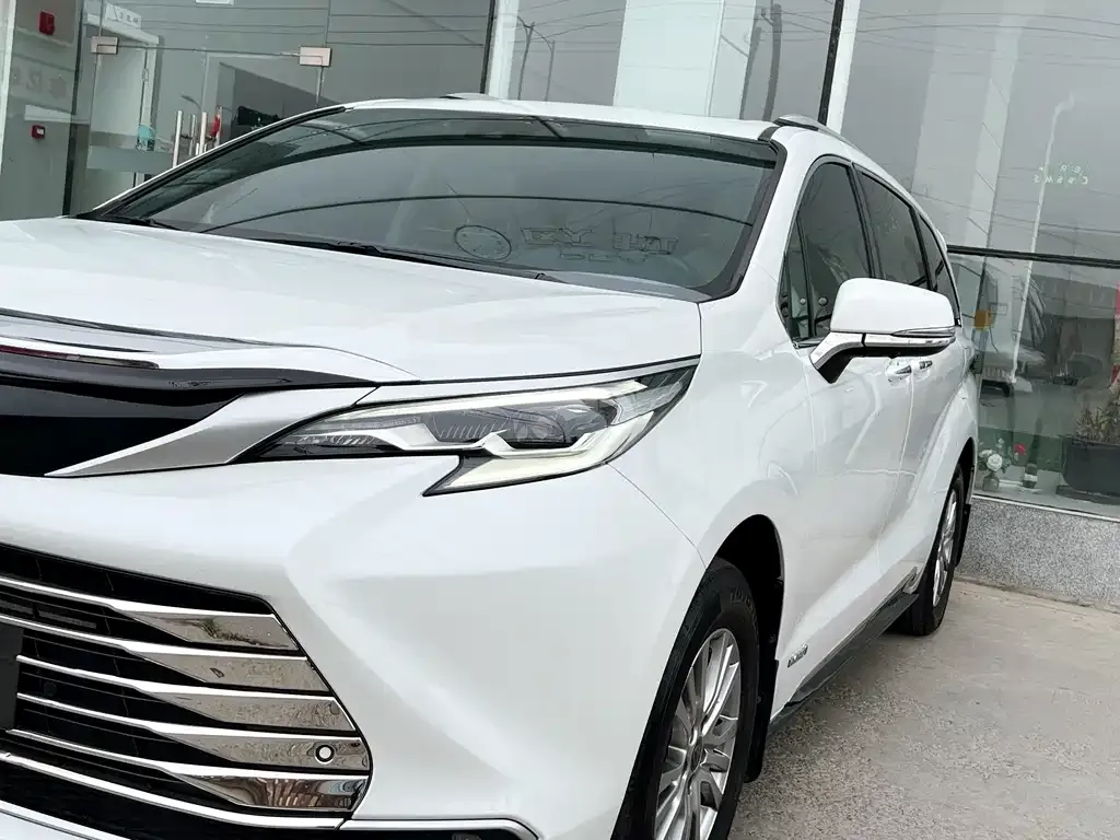 Toyota Sienna — фото 9