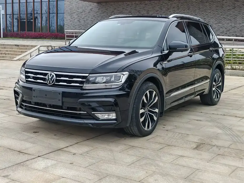 Volkswagen Tiguan L — фото 7