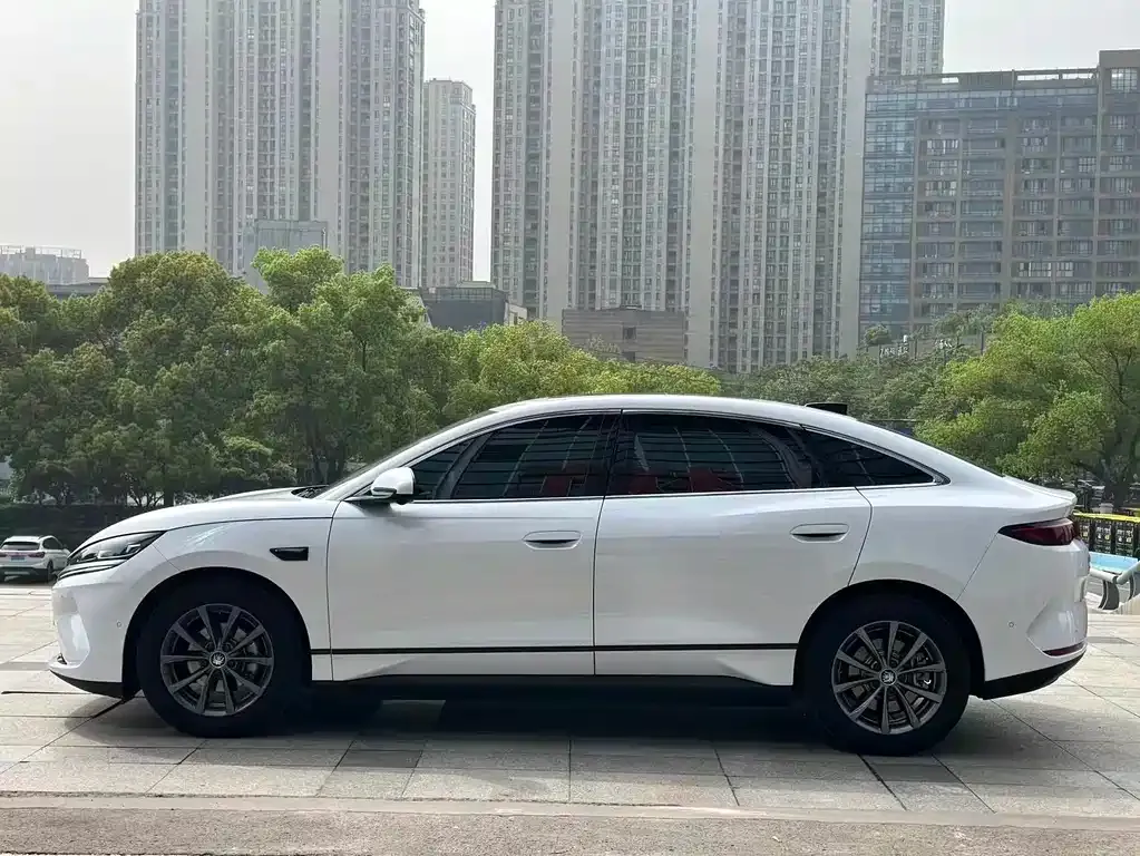 BYD Qin L — фото 8