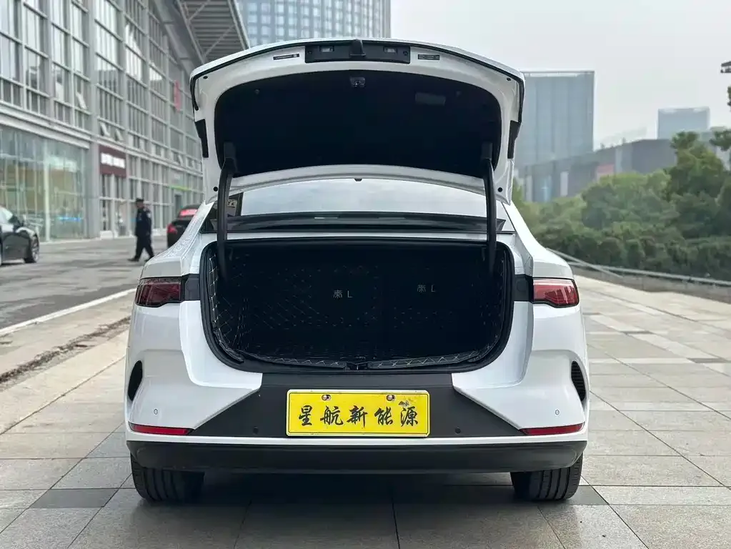 BYD Qin L — фото 7
