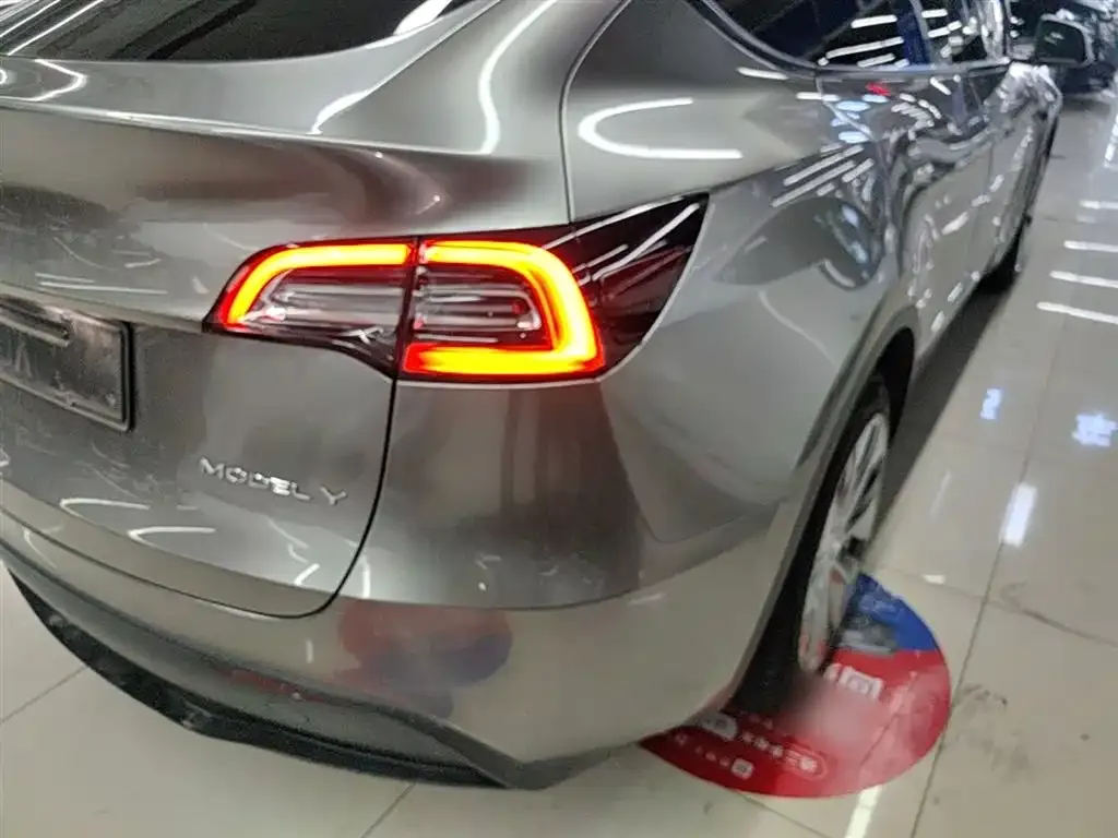 Tesla Model Y — фото 4