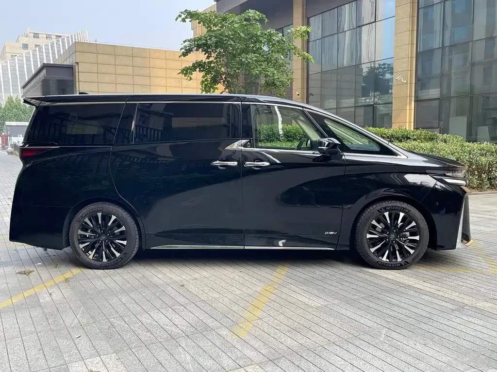Toyota Vellfire — фото 7