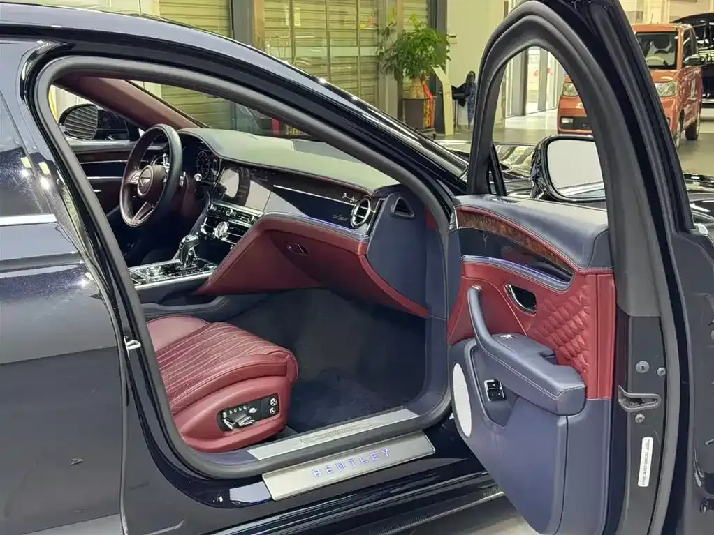 Bentley Flying Spur — фото 3