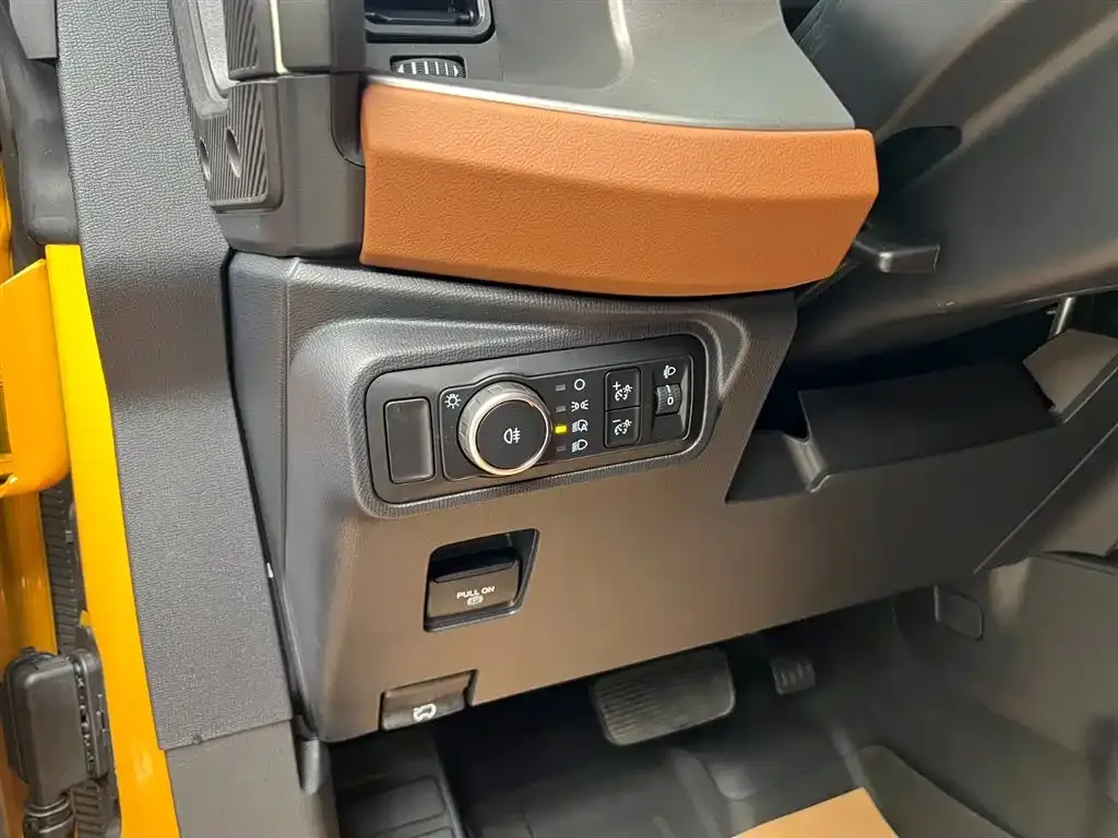 Ford Bronco — фото 8