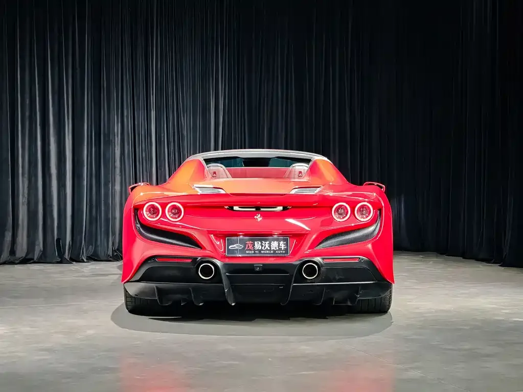 Ferrari F8 — фото 9