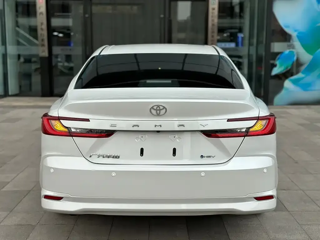 Toyota Camry — фото 4