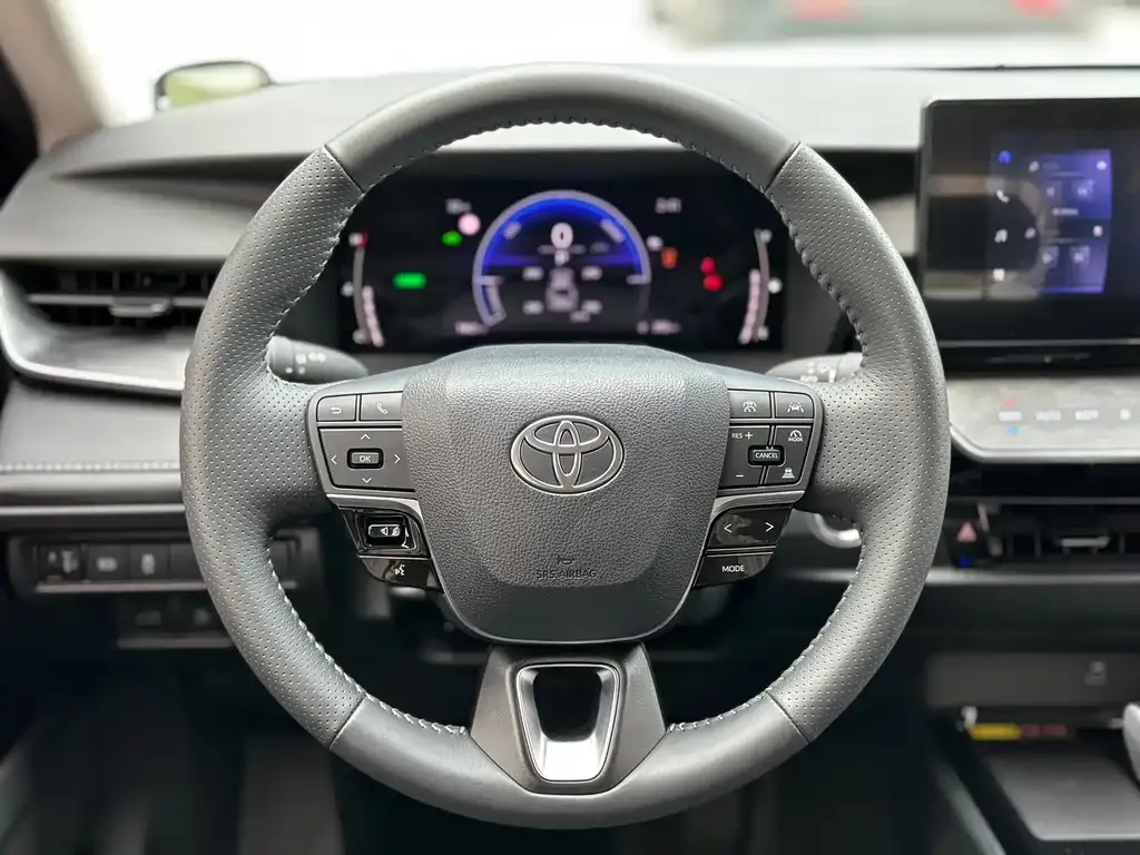 Toyota Camry — фото 6