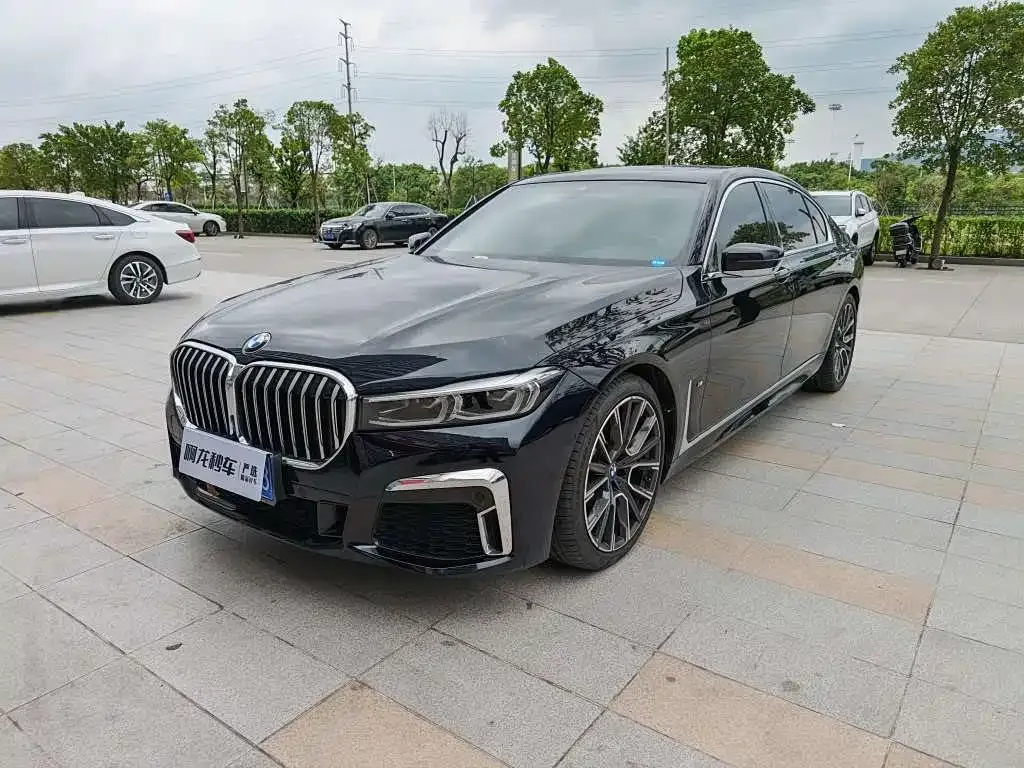 BMW 7 Series — фото 1