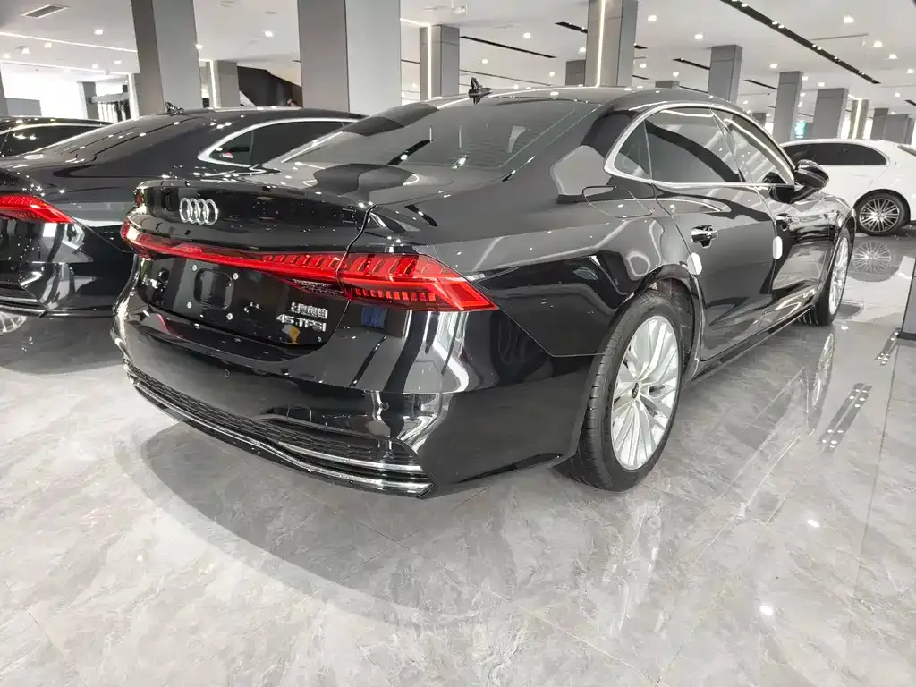 Audi A7L — фото 6