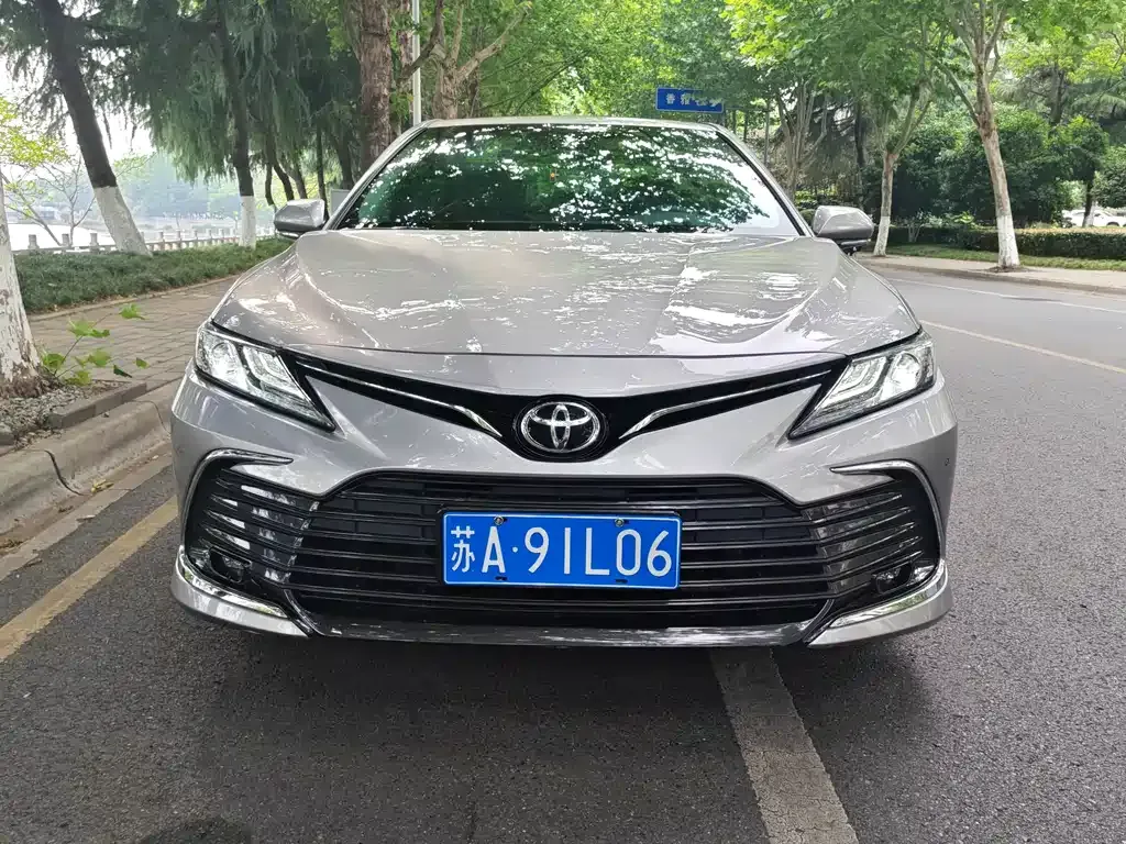 Toyota Camry — фото 5