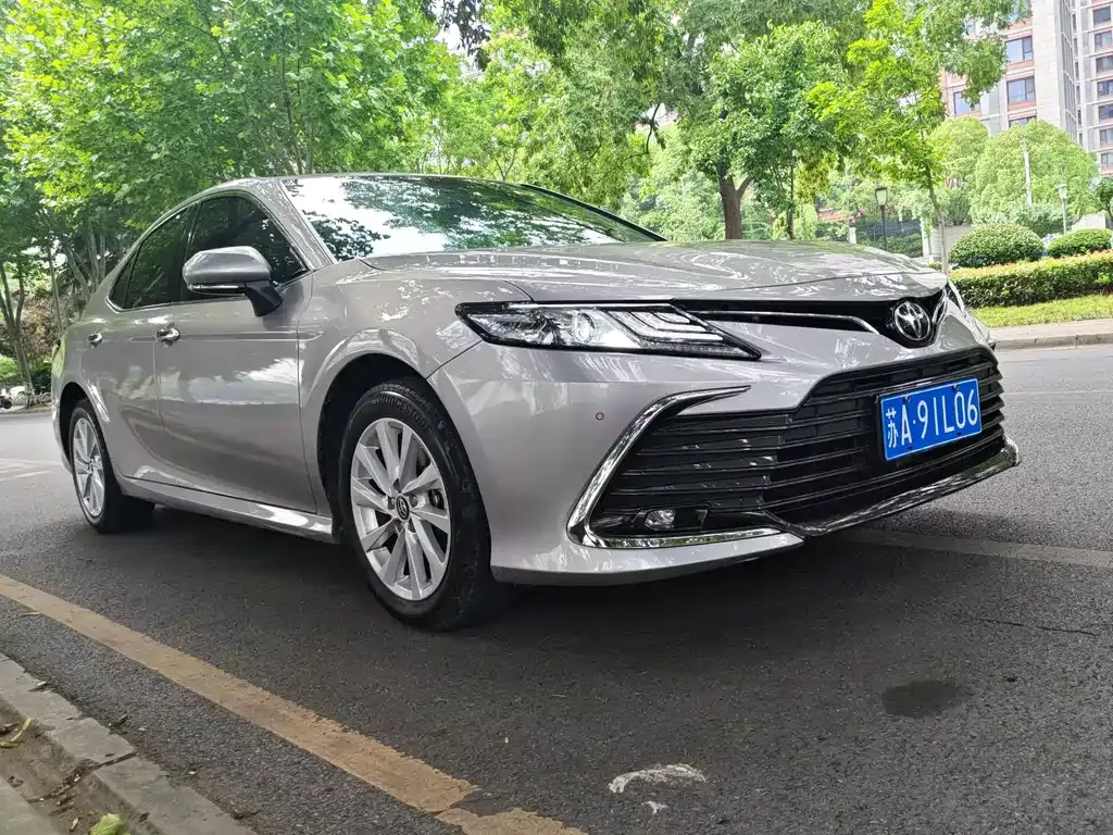Toyota Camry — фото 7