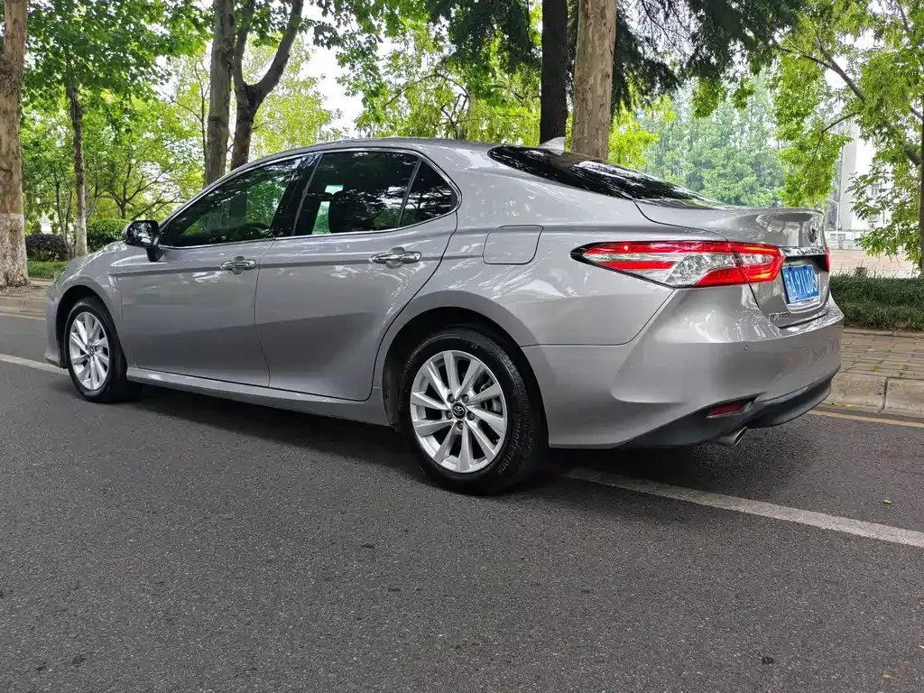 Toyota Camry — фото 3
