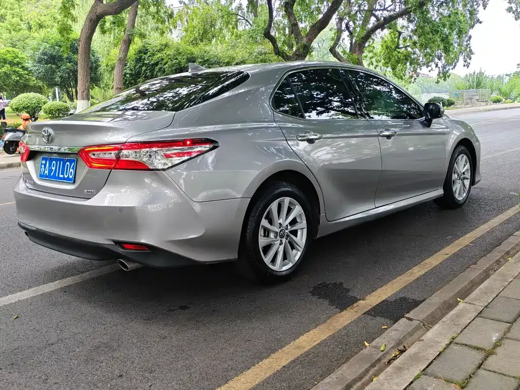 Toyota Camry — фото 10
