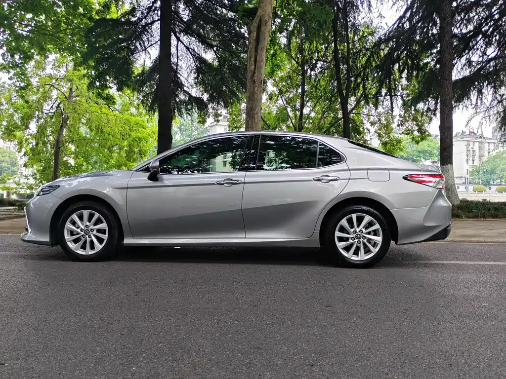 Toyota Camry — фото 8
