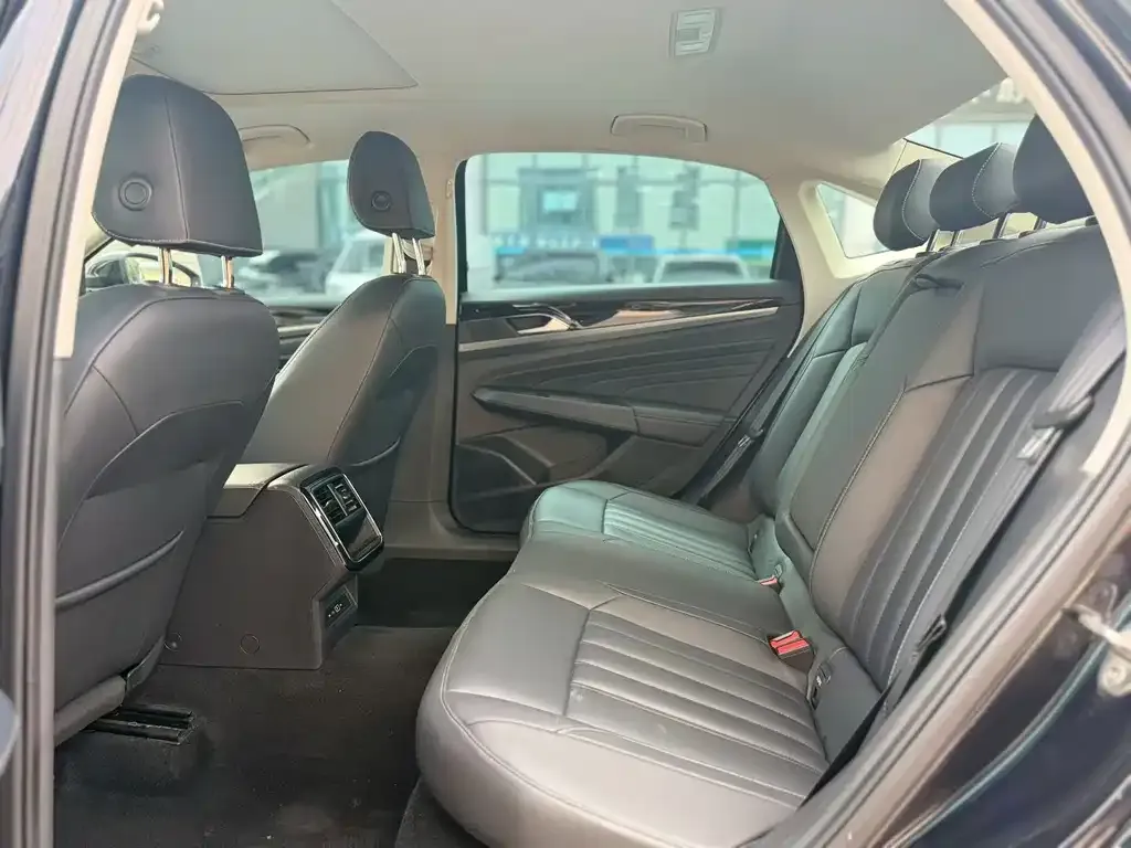 Volkswagen Passat 2024 из CN, фото 6