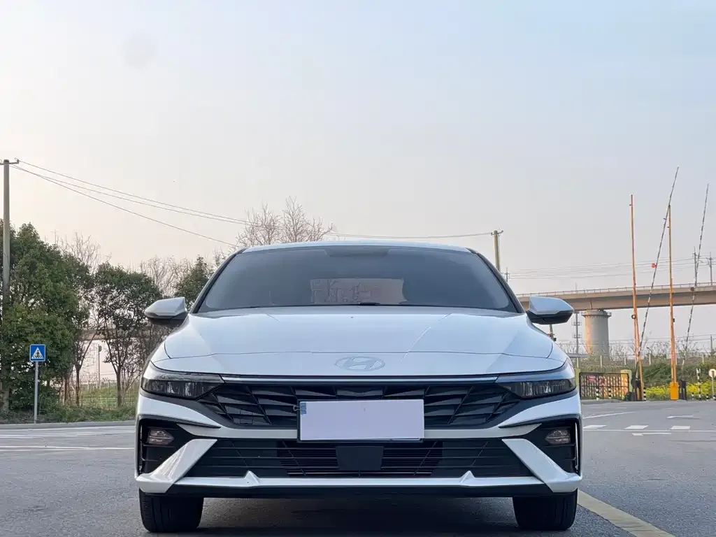 Hyundai Elantra — фото 2