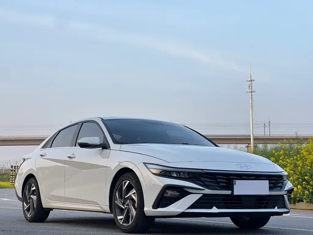 Hyundai Elantra — фото 3