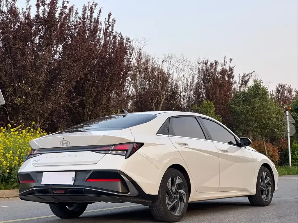 Hyundai Elantra — фото 6