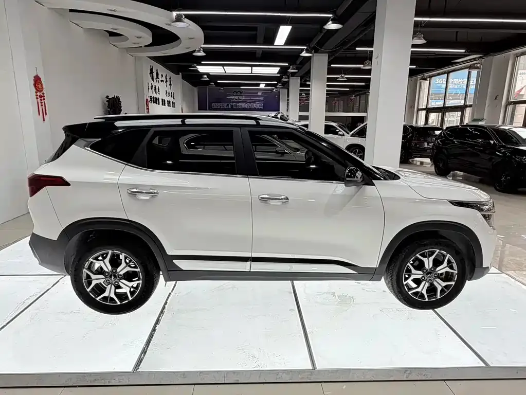 Kia KX3 2022 из CN, фото 5