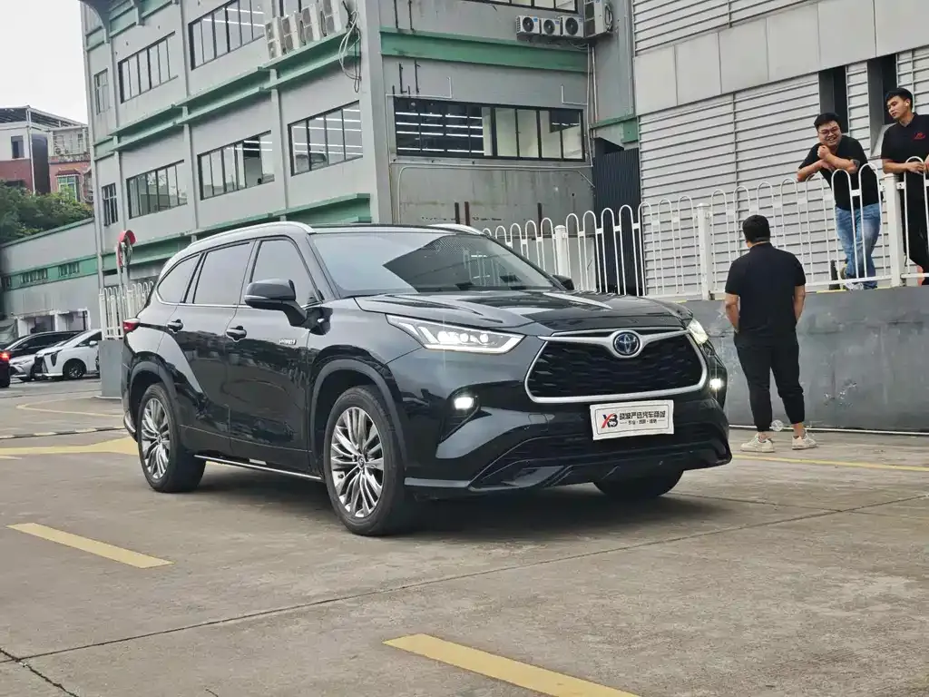 Toyota Highlander — фото 10