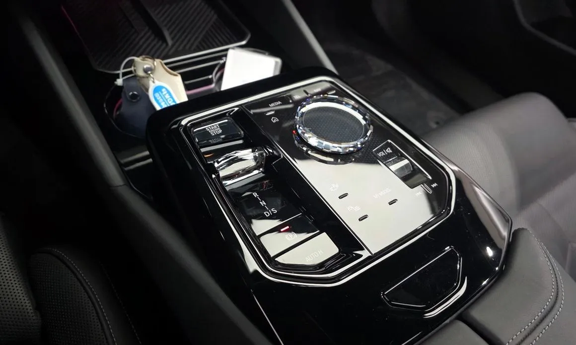 BMW 5-Series 2024 из KR, фото 10