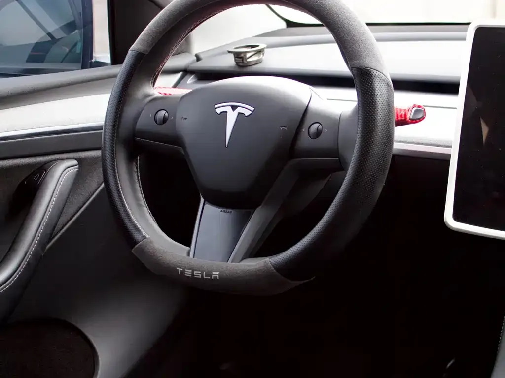 Tesla Model Y — фото 4
