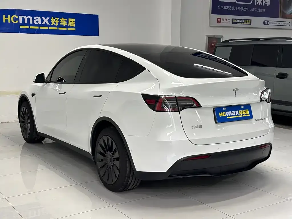 Tesla Model Y — фото 6
