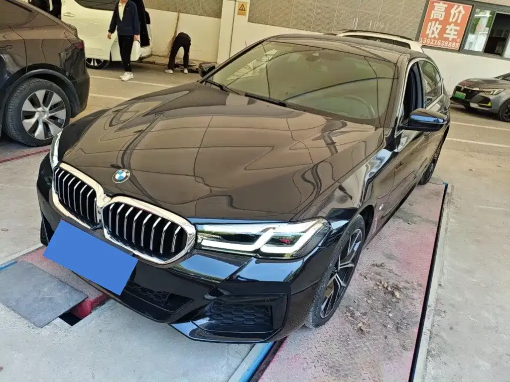 BMW 5 Series 2023 из CN, фото 1