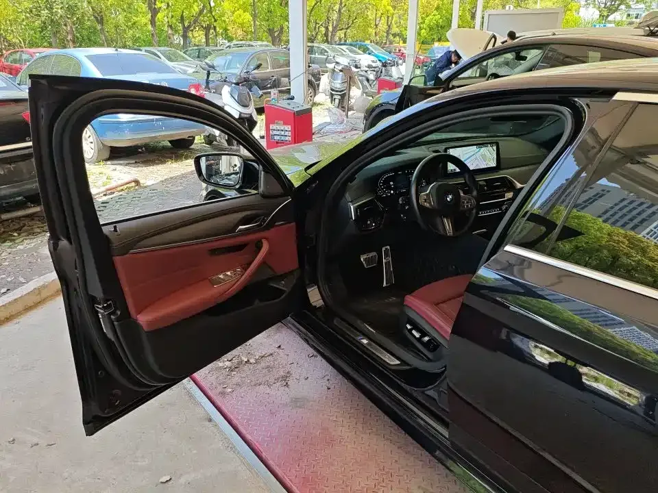BMW 5 Series 2023 из CN, фото 3