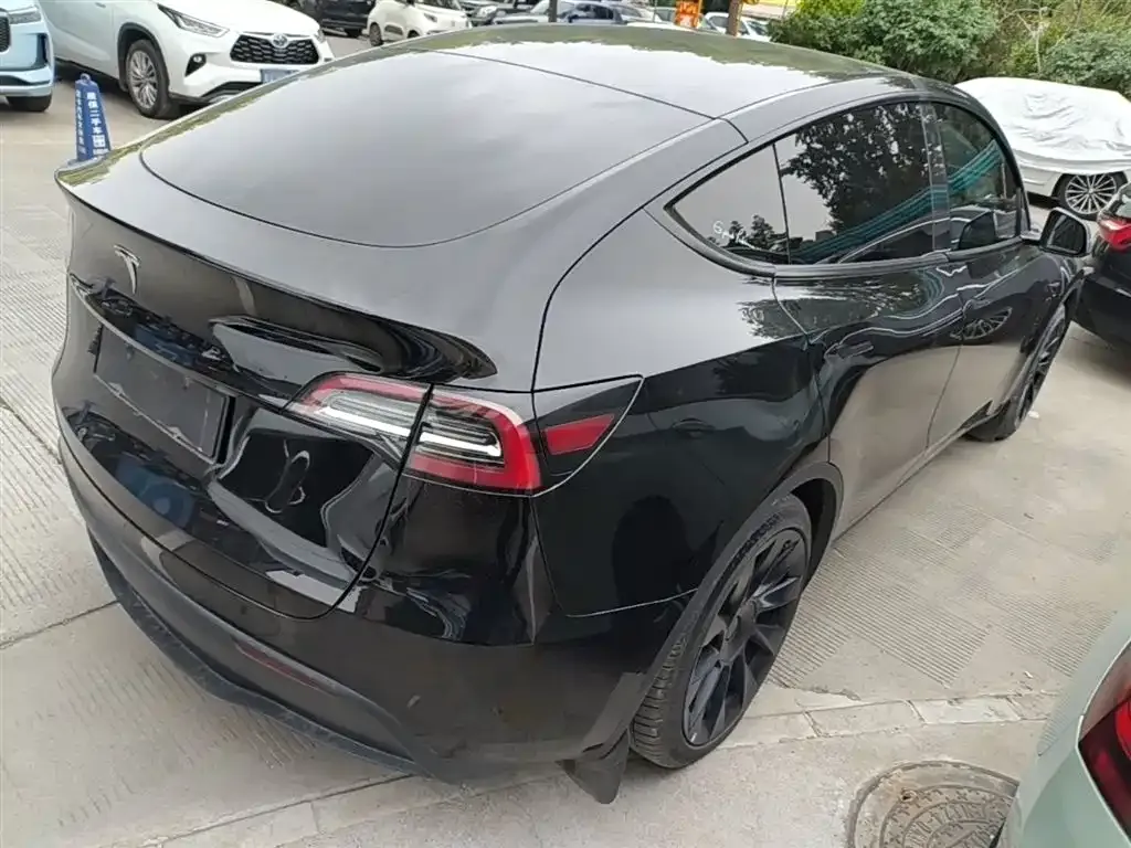 Tesla Model Y — фото 4